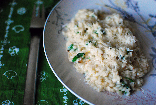 Cucinare d 39 estate risotto agli asparagi mantecato alla for Cucinare risotto